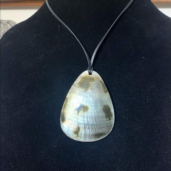 Shell Necklace, black leather cord. - Picture 5 of 6